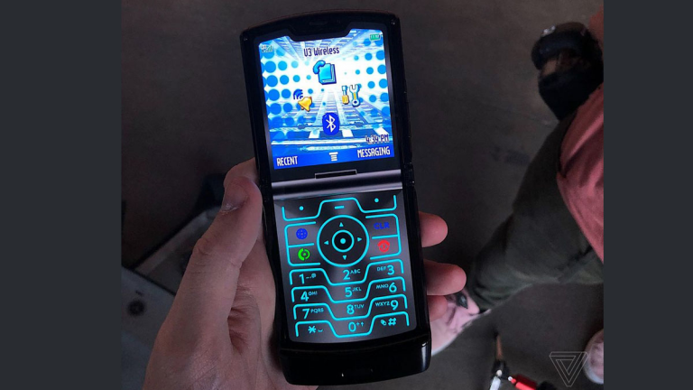 Motorola's New Razr's 'Retro' Mode to Give Old Flip Phone Experience
